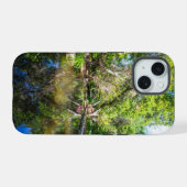 Reflecties op de vijver in de tuin iPhone 15 case (Achterkant horizontaal)