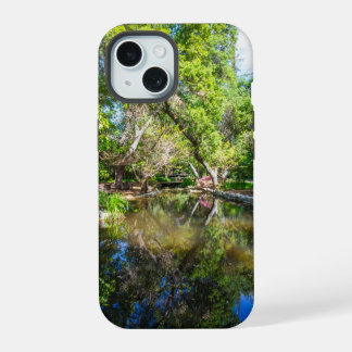 Reflecties op de vijver in de tuin iPhone 15 case