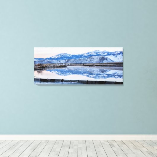 Reflecties van de Sierras in Reno Canvas Afdruk (Insitu (Houten vloer))