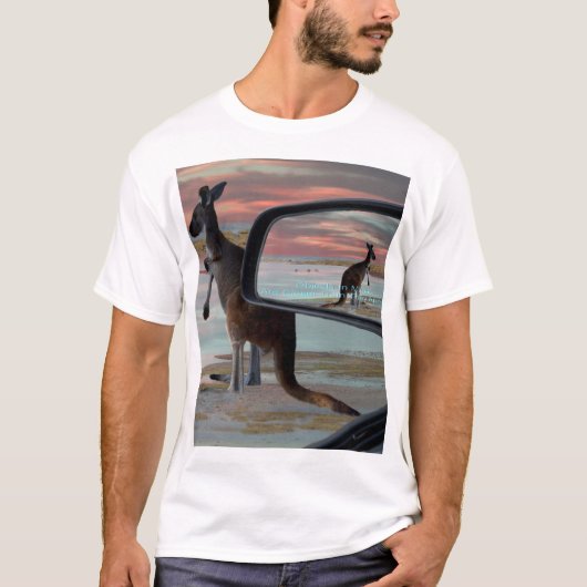 Reflecties van het wild: een kangoeroe op het stra t-shirt (Voorkant)