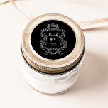 Regal Black |  barok Lijst bruiloft Ronde Sticker<br><div class="desc">Deze elegante en luxe trouwstickers zijn voorzien van een  lijn art lijst met  barokstijl. Het ontwerp is wit op een donkerzwarte achtergrond. Moderne scriptkalligrafie met 'dank je' en klassieke tekst met je namen maken dit een stijlvolle maar up-to-date hedendaagse keuze voor je bruiloft.</div>