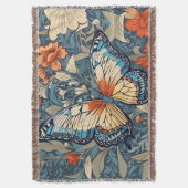 Regal Butterfly temidden van William Morris Floral Deken (Voorkant Verticaal)