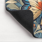 Regal Butterfly temidden van William Morris Floral Muismat (Hoek)