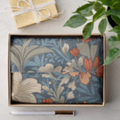 Regal Butterfly temidden van William Morris Floral Tissuepapier (Geschenk)
