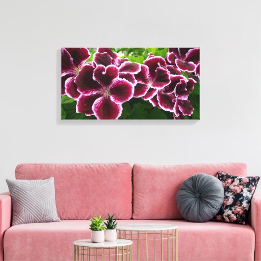 Regal Geranium Flowers Elegant Maroon Floral Lugga Canvas Afdruk (Insitu (Woonkamer))