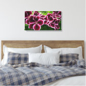 Regal Geranium Flowers Elegant Maroon Floral Lugga Canvas Afdruk (Insitu (Slaapkamer))