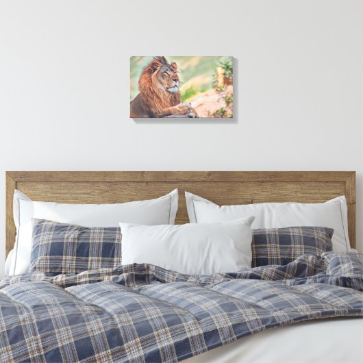 Regal Lion zonnebaden met bloemen Graphic Art Canvas Afdruk (Insitu (Slaapkamer))