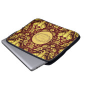 Regal Trumpeting Glory: Personalized Crimson Mara  Laptop Sleeve (Voorkant onderkant)