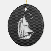 Regatta Sailboat on Carbon Fiber Style Keramisch Ornament (Links)