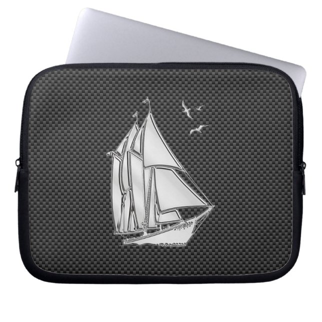Regatta Style Sailboot op koolstofvezeldecor Laptop Sleeve (Voorkant)