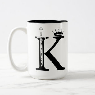 Regeer je ochtenden als royalty's. tweekleurige koffiemok