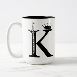 Regeer je ochtenden als royalty's. tweekleurige koffiemok