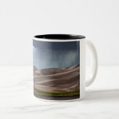 Regen op de Grote Sand Dunes Tweekleurige Koffiemok (Voorkant rechts)
