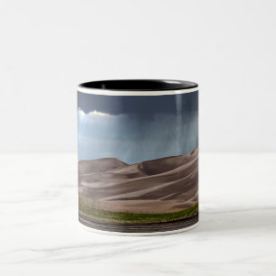 Regen op de Grote Sand Dunes Tweekleurige Koffiemok