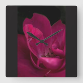 Regen op het roos vierkante klok