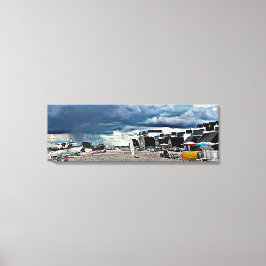 Regen over het strand van Hythe Fisherman Canvas Afdruk