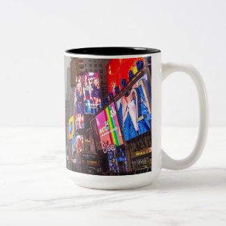 Regenachtig Times Square Tweekleurige Koffiemok