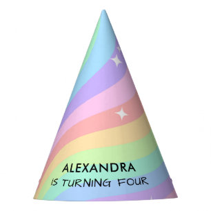 Regenboog 4e verjaardag meisje vierde feesthoedjes