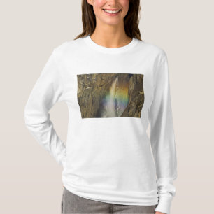 Regenboog bij Upper Yosemite Falls in Yosemite T-shirt