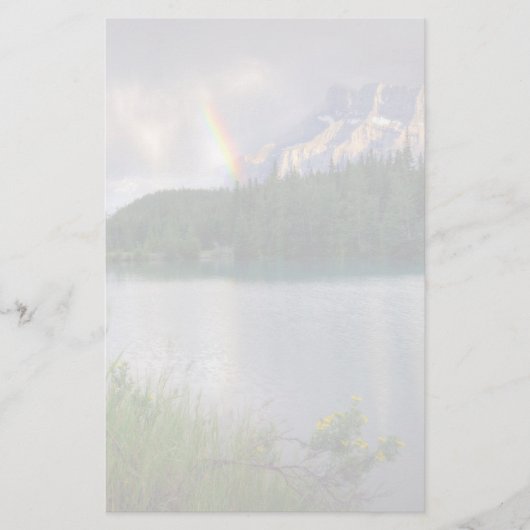 Regenboog boven de berg briefpapier (Voorkant)