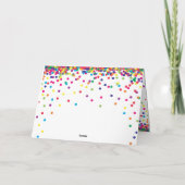 Regenboog confetti strooit verjaardagsfeestje bedankkaart (Achterkant)