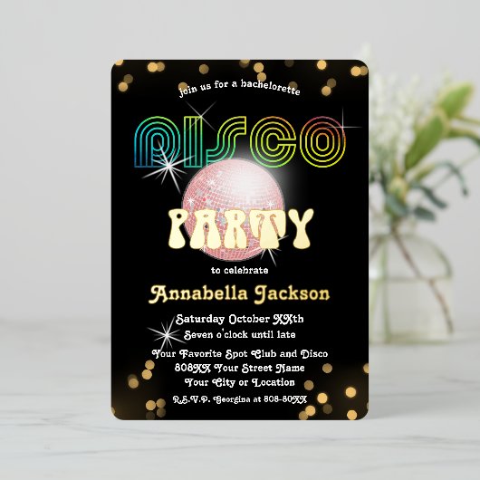 Regenboog en Goud op Zwarte Funky Disco Party Folie Uitnodiging (Staand Voorkant)