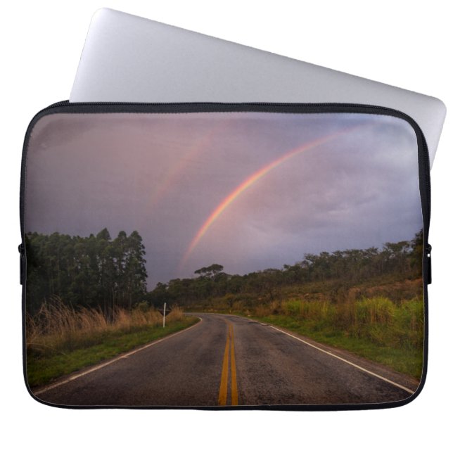 Regenboog en weg laptop sleeve (Voorkant)