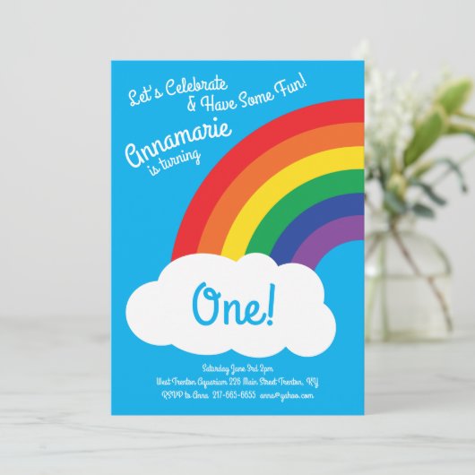 Regenboog en wolken 1e verjaardag Cute Invitations Kaart (Staand voorkant)