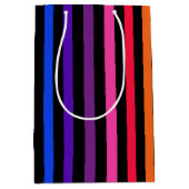 Regenboog en zwarte strepen medium cadeauzakje (Voorkant)