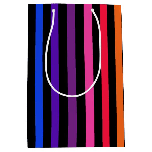 Regenboog en zwarte strepen medium cadeauzakje (Voorkant)