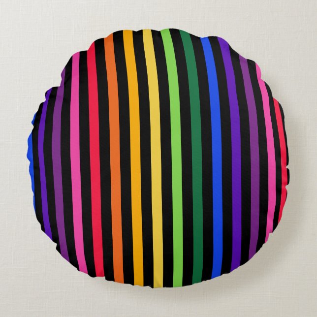 Regenboog en zwarte strepen rond kussen (Voorkant)