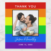 Regenboog gestreepte foto LGBTQ koppel trouwen Wijn Etiket (Enkel label)