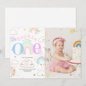 Regenboog gouden wolken 1e verjaardag foto uitnodi kaart (Voorkant / Achterkant)