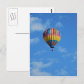 Regenboog hete luchtballon vliegen in de lucht briefkaart (Voorkant / Achterkant)