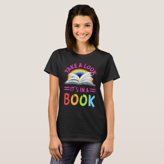 Regenboog Kijk eens in een boek lezen T-shirt (Voorkant volledig)