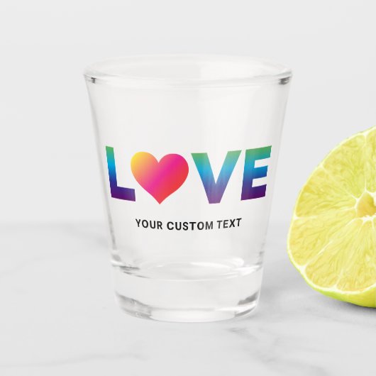 Regenboog Liefdeshart met Aangepaste Tekst Shot Glas (Voorkant)