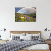Regenboog over een bloeiende weide canvas afdruk (Insitu (Slaapkamer))