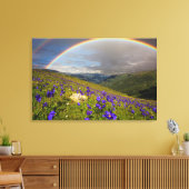 Regenboog over een bloeiende weide canvas afdruk (Insitu (Woonkamer))