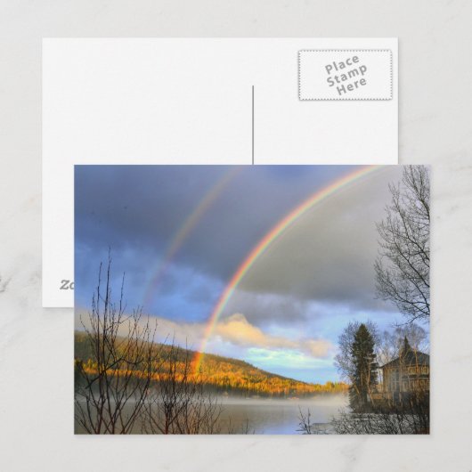 Regenboog over het meer en huis na het briefkaart (Voorkant / Achterkant)