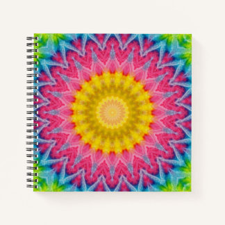 Regenboog Tie-Dye Mandala met Levendige Symmetrie Notitieboek