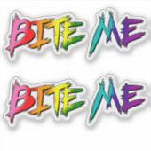 Regenboog trots bijt me sticker (Voorkant)