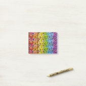 Regenboog van buiken post-it® notes (Op bureau)