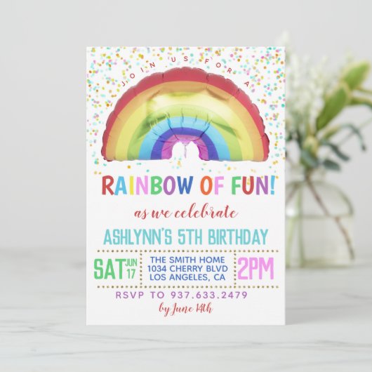 Regenboog van de uitnodiging van Fun Birthday (Staand voorkant)