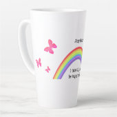 Regenboog, wees gelukkig vandaag. Vlinders en jouw Latte Mok (Linkerhoek)