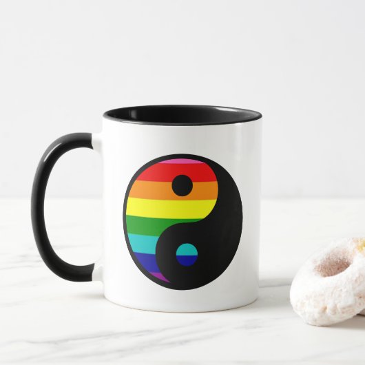 Regenboog Yin Yang LGBTQ Pride Evenwichtssymbool Mok (Met donut)