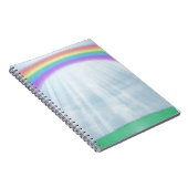 Regenboogachtergrond met wolken, gras notitieboek (Rechterzijde)