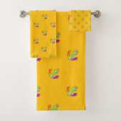 Regenbooganker Repeat Yellow Kinder Bad Handdoek (Insitu)