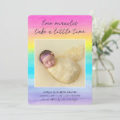 RegenboogBaby | Zelfs Miracles Dark | Fotogeboorte Aankondiging (Staand voorkant)