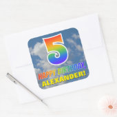 Regenboogblik "5" en "HAPPY BIRTHDAY", wolken, Sky Vierkante Sticker (Envelop)