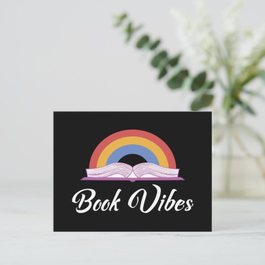 Regenboogboek Vibes Retro Book Lover Uitnodiging Briefkaart (Staand voorkant)